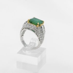 Green Emerald Diamond Ring