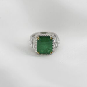 Green Emerald Diamond Ring