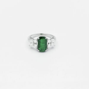 Green Emerald Diamond Ring