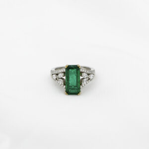 Green Emerald Diamond Ring